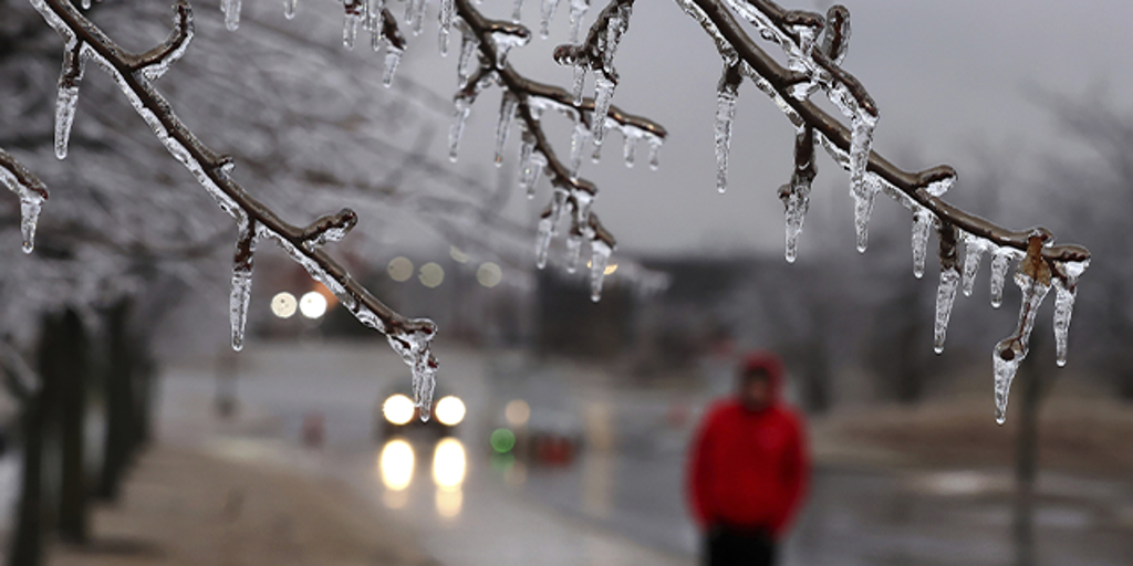 Dangerous Morning Commute Alert: Winter Storm Wreaks Havoc in Illinois